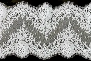 9" Romantic Ivory Chantilly Galloon Lace
