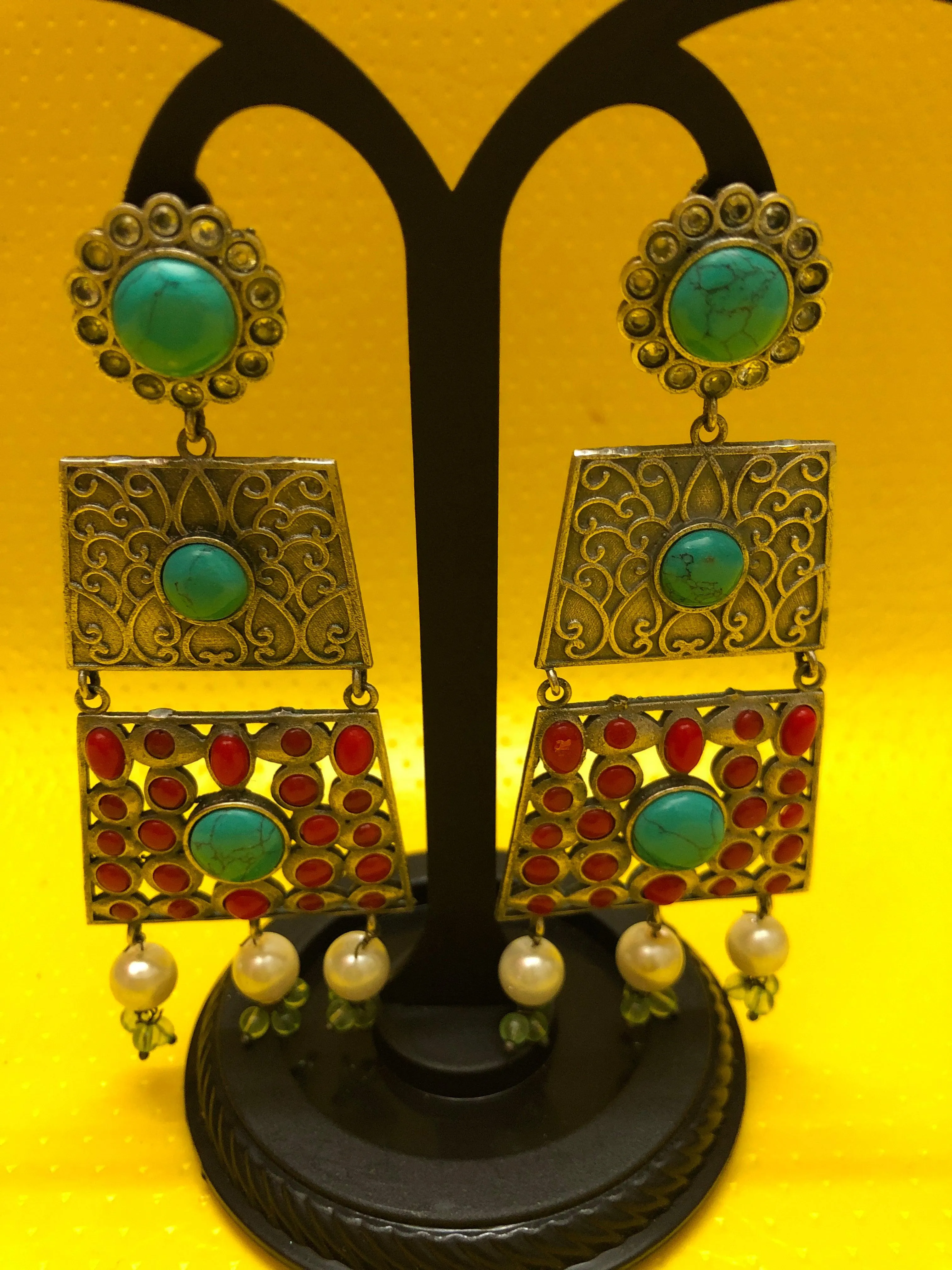 Antique Golden metal Boho Choker Necklace with Monalisa Cut Stone and Kundan Work