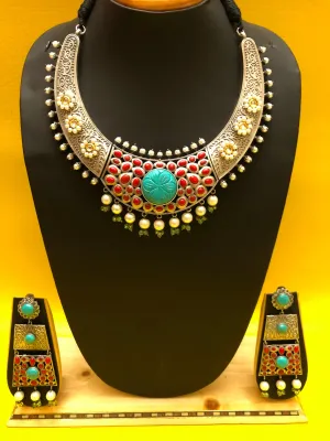 Antique Golden metal Boho Choker Necklace with Monalisa Cut Stone and Kundan Work