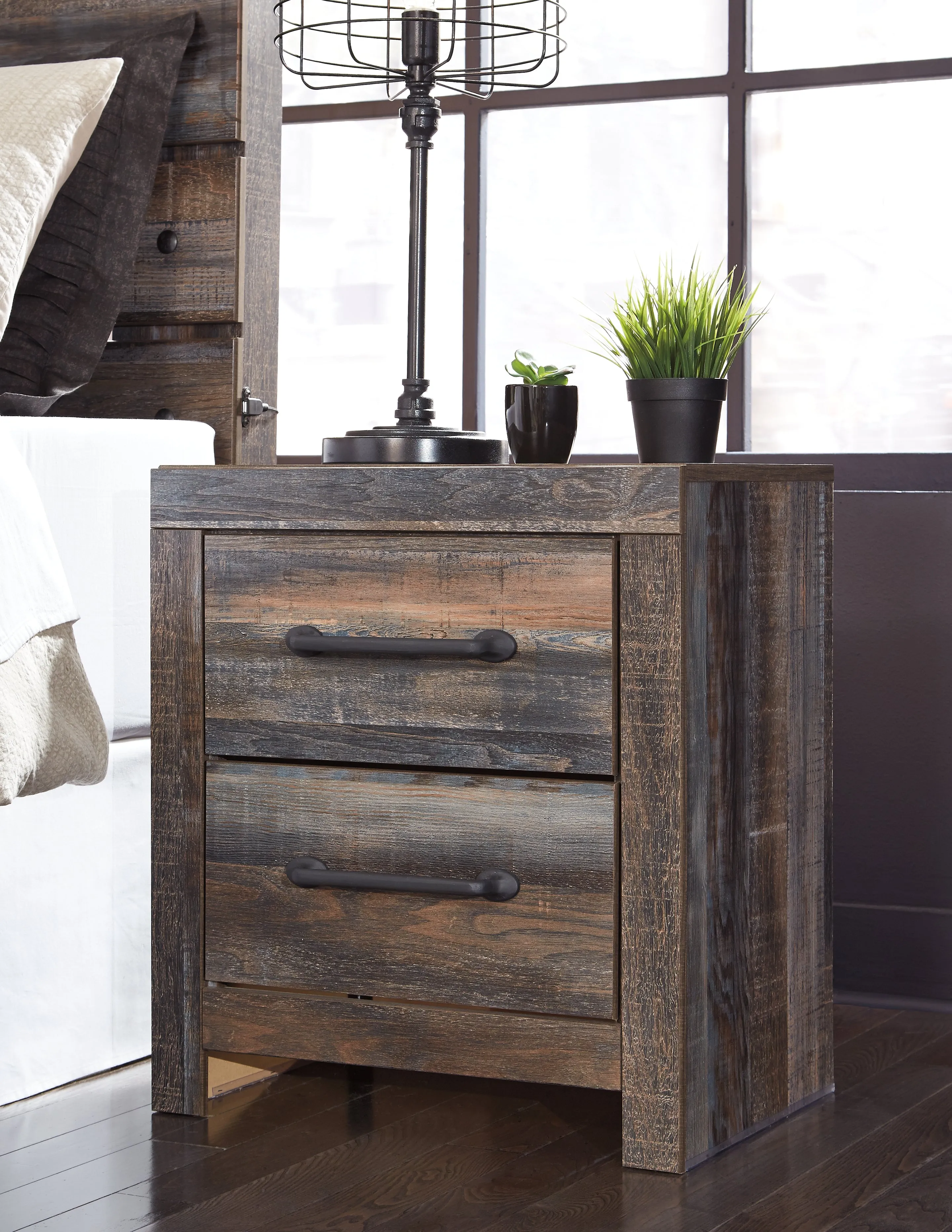 Drystan Queen Panel Bed with Dresser and Nightstand in Multi