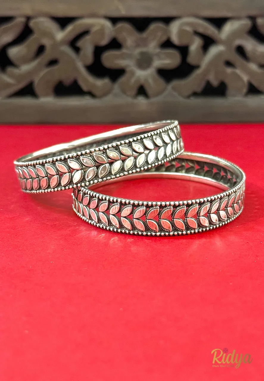 Leaf Detail Elegant Work Wear Kada