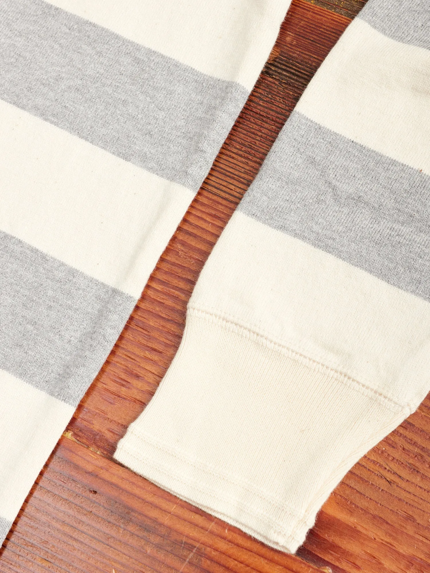 Striped Border Long Sleeve T-Shirt in Heather Grey